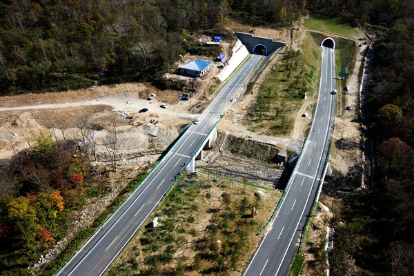 道路坑洼空洞检测